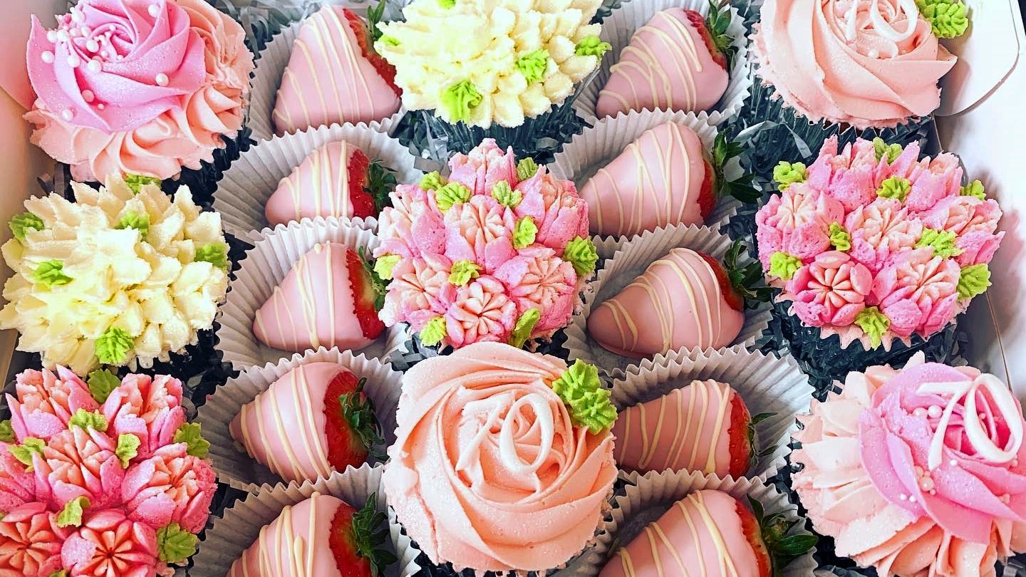 A cake in the style of alice in wonderland